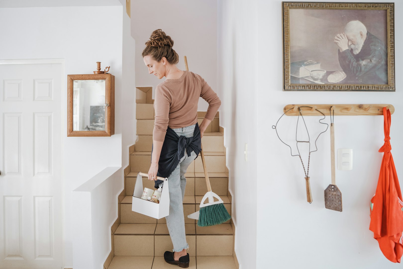Regular cleaning, House cleaning, Room cleaning